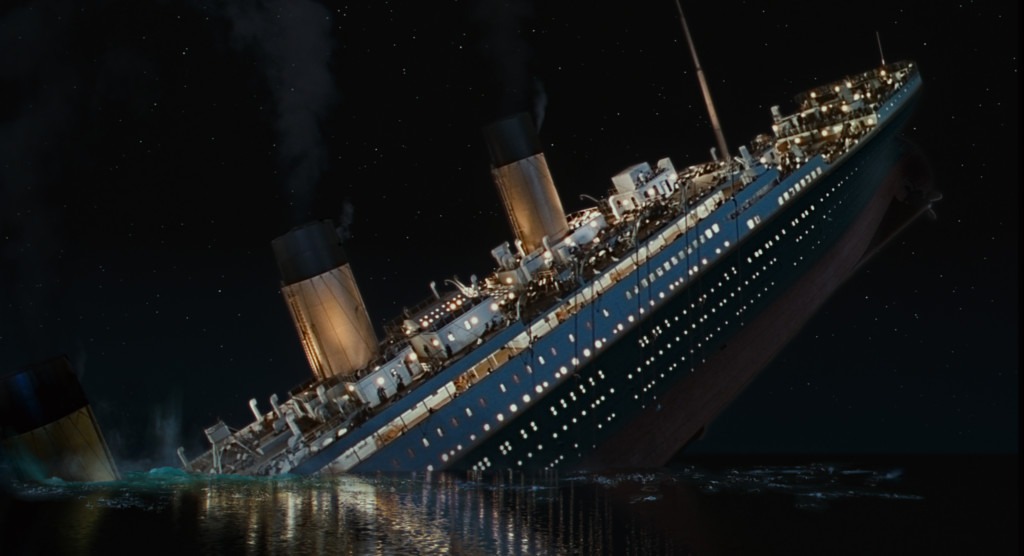 Titanic afundando