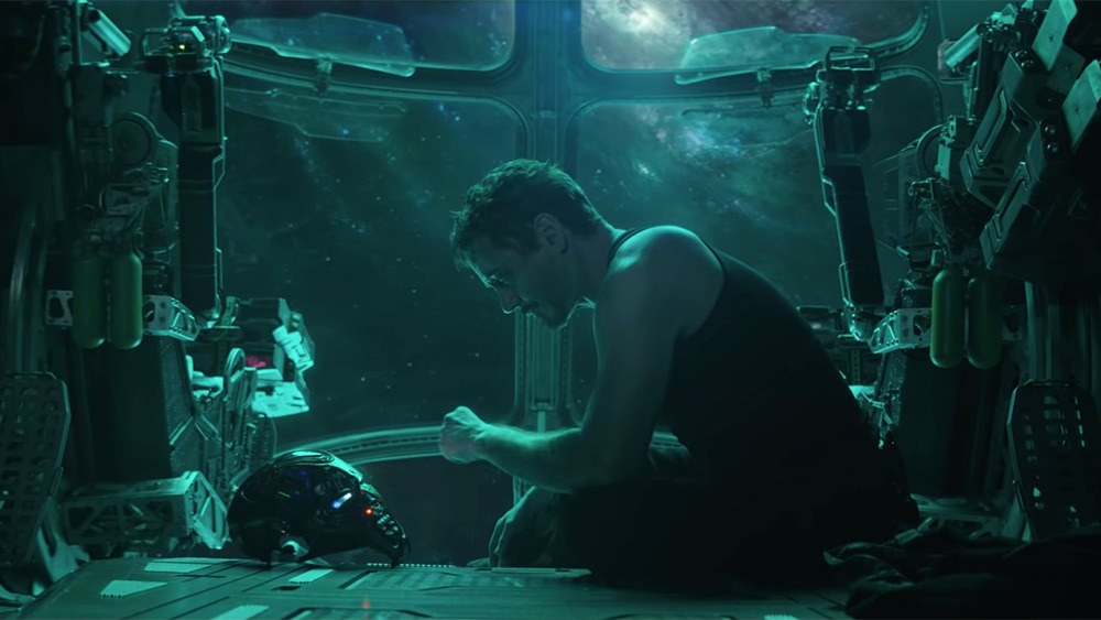 Tony Stark em uma nave espacial em Vingadores: Ultimato