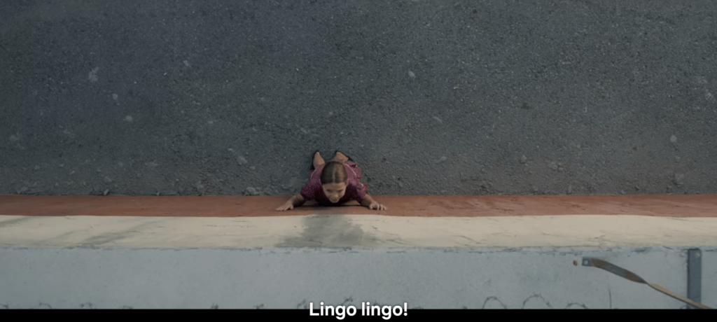 Ova grita para seu pai "Lingo Lingo" na cadeia em Milagre na Cela 7